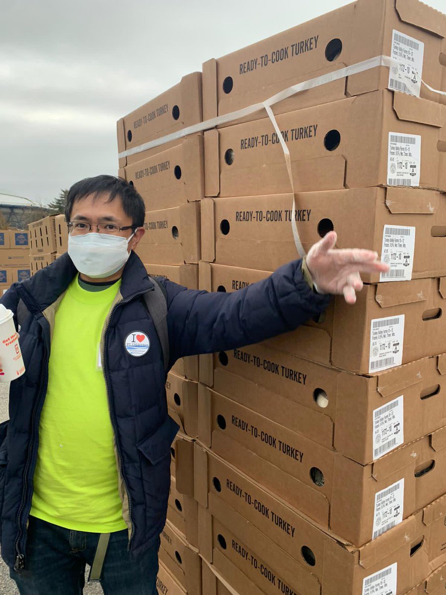 SFWDistrict's tweet photo. Helping feed our #residents in need today with #lajornadany. We’re so thankful to all of the good-willing #volunteers who showed up in large numbers to help. #WeAreInThisTogether #FlushingStrong #ILoveFlushing #FlushingForward #SupportingQueens https://t.co/OoXErjrU5b