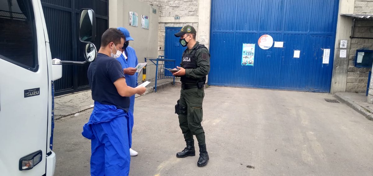 PoliciaBogota's tweet photo. Haga parte de nuestras alianzas estratégicas contra el secuestro y la extorsión, el grupo de prevención @GaulaPolicia #Bogotá  está para orientarlo. #Línea165. https://t.co/hqYnqvRJPQ