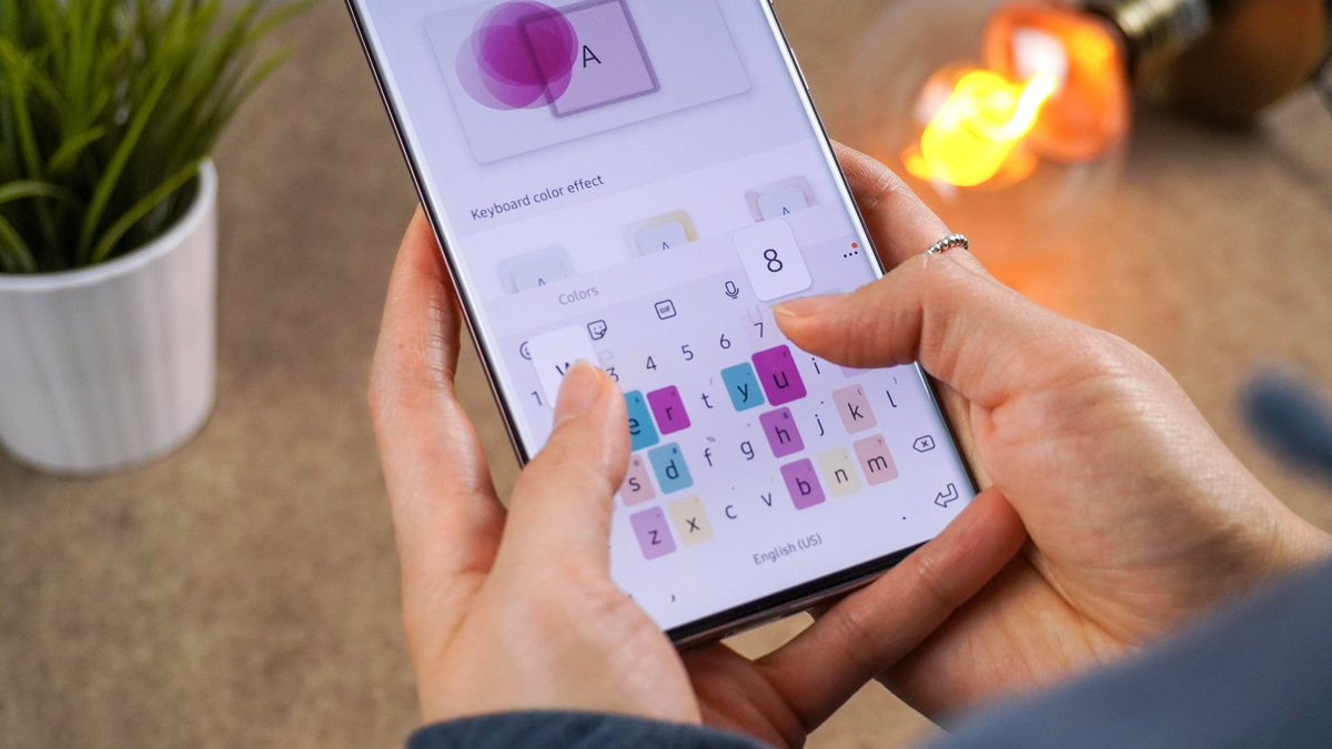 thaohuynhtv's tweet photo. New Video! 🎬
Samsung's 'Keys Cafe' is Ridiculous.. https://t.co/Vv0OAwqBlX https://t.co/J9XswTKR57