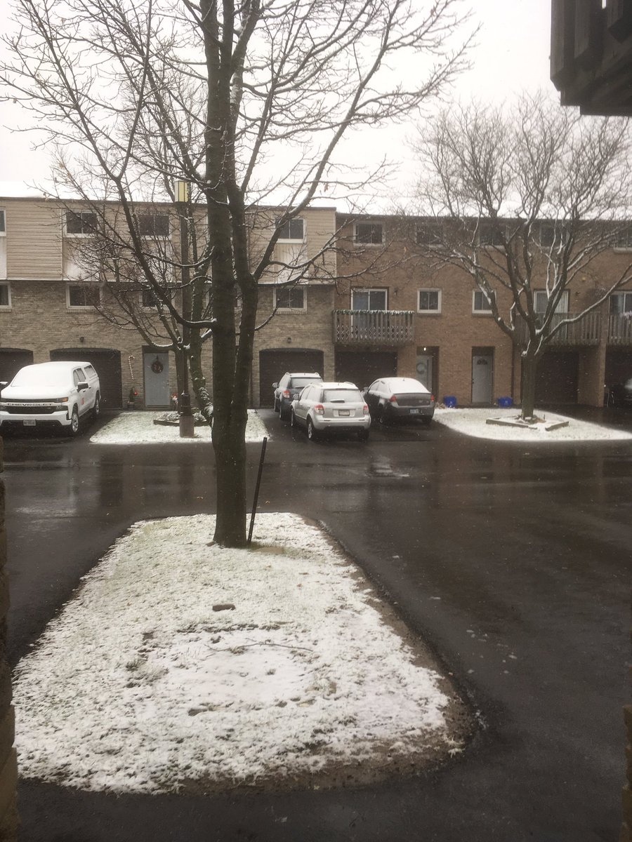 NoahYeomans's tweet photo. Snow on the ground here in Hamilton. #HamOnt #onstorm #snow https://t.co/Bu6u4NWqA6