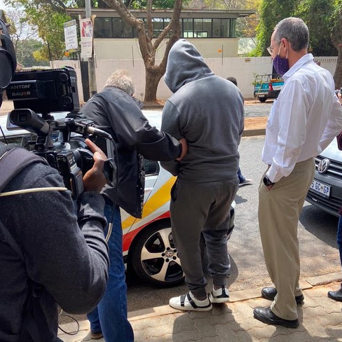 The NPA/Hawks must make up their minds: Are they sober, even-handed implementers of the law (as they should be), or a Hollywood-like propaganda production company? Their lies about  #MoroadiCholota having agreed to be a state witness, & Hollywood style arrests confirm the latter.