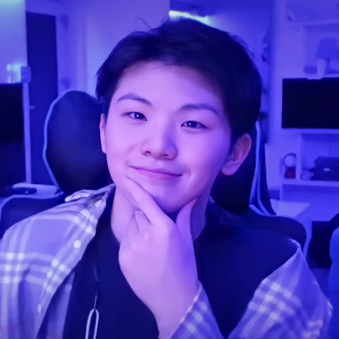 항상 건강하고 행복했으면 좋겠어요☘️다시 한번 생일 축하해요💚우아해💚