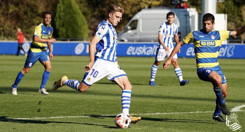 Gran victoria del <a href="/REALUNIONCIRUN/">Real Unión Club Irun</a> en Zubieta (0-1 del irundarra <a href="/MarioCapelete/">Mario Capelete</a>) El equipo sigue mirando hacia arriba. Oye, ¿y este camisetón? Lo firma <a href="/ZebrAllboarders/">Zebra Allboarders</a> (Me la imagino para el <a href="/CDBidasoaIrun/">CD Bidasoa Irun</a> y muero de amor!!!!! 😍😍. Hubiera sido un puntazo). 

Foto: <a href="/RealSociedad/">Real Sociedad Fútbol</a>