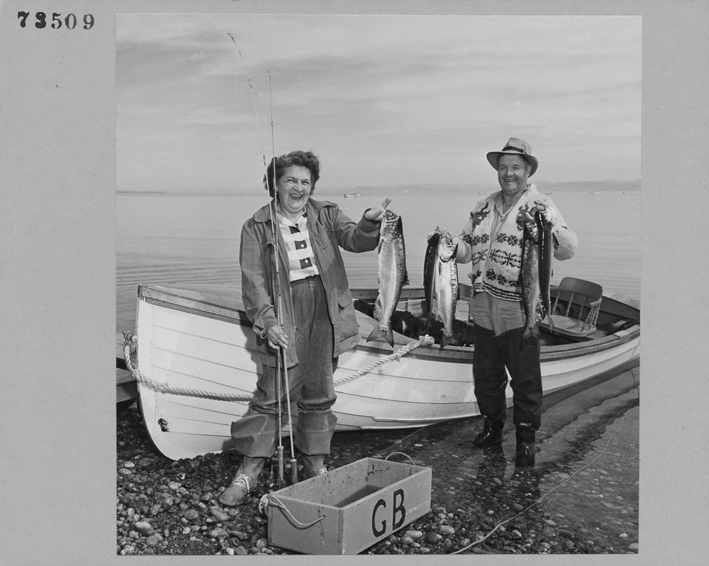 BiblioArchives's tweet photo. On part à la pêche aux candidats! Si tu as entre 19 et 25 ans et que tu t’intéresses au patrimoine documentaire du Canada, tu serais une bonne prise pour notre Conseil consultatif jeunesse. Pose ta candidature dès maintenant! https://t.co/QFOk7IdsEu #CCJBAC #LeadersDaujourdhui https://t.co/5Tuqc7teNG