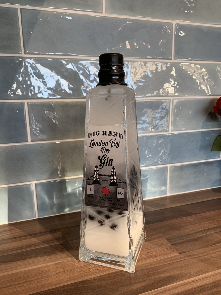 harryhuddart's tweet photo. All the way from Canada and now with a British twist @RigHandSpirits @THE_RASC @Northlands #sloegin #RASC2018 #commonwealth https://t.co/GFxPNUnJCY