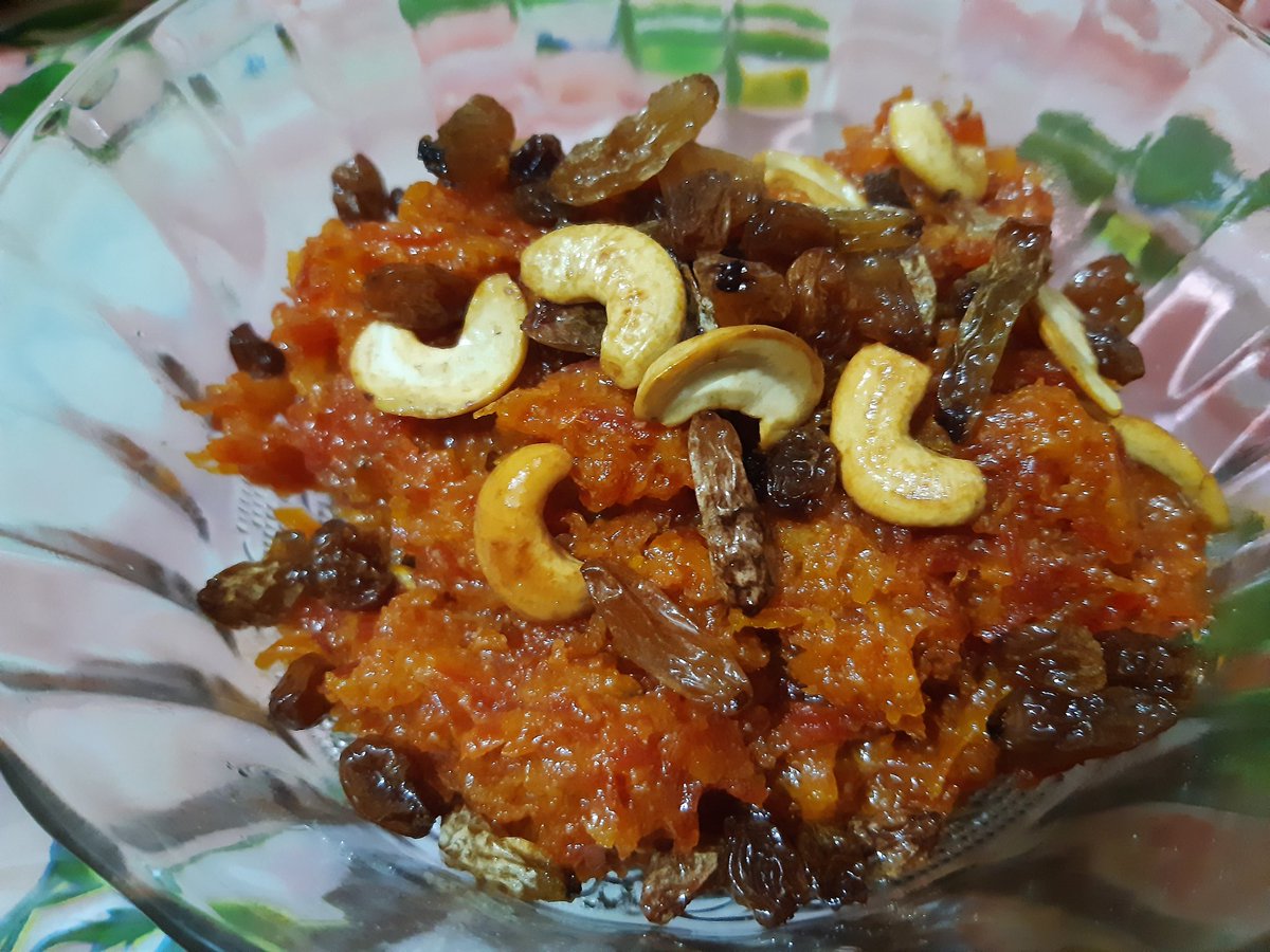 Winter and Gajar ka halwa 😍😍

#cookinglove #gajarkahalwa #winter #dessertfirst