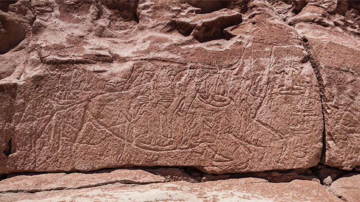 F_Atacama's tweet photo. ¡La Familia Humana y no Humana!

Hace unos 5000 años atrás los cazadores-recolectores empezaron a domesticar a los camélidos en los Andes, transformándose unos 1500 años después en especializados #pastores #trashumantes de Llamas.

#Atacama #Patrimonio #ArteRupestre https://t.co/FIZfKs0TEi