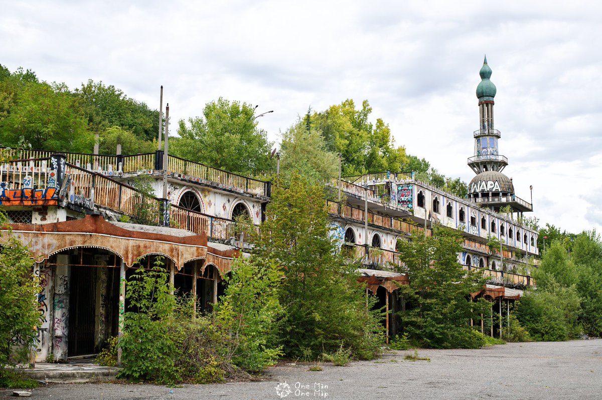 OneManOneMap's tweet photo. In 1962 the Italian village of Consonno had to make way for an amusement city. What is left of the “European Las Vegas”? More on: https://t.co/JVkCA5uwJA

#Italy #lostplace #lostplaces #travel https://t.co/VCYQe8Meaq