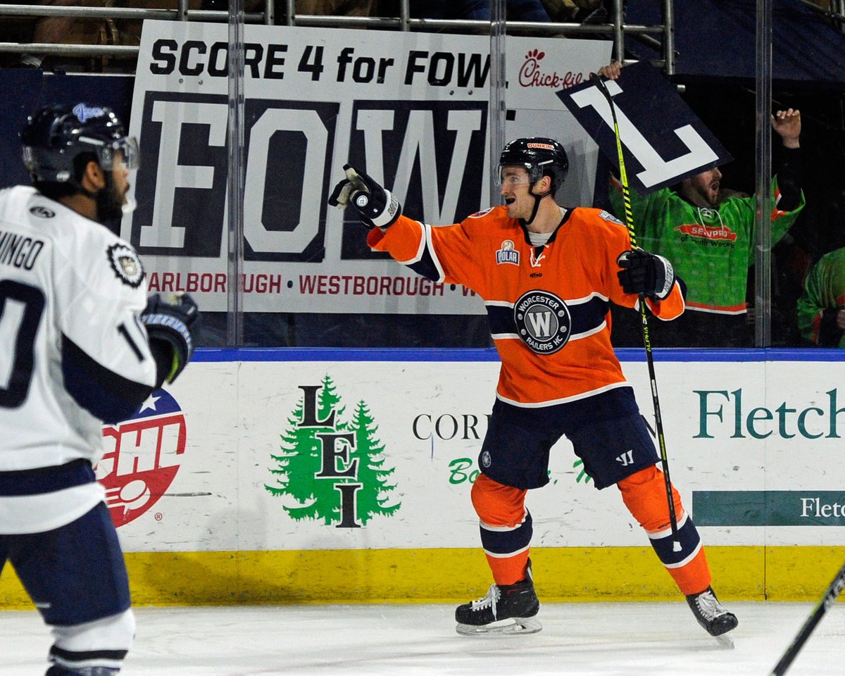 🎂🎁🎈🎉 RT to wish a Happy Birthday to #RailersHC fan favorite Ross Olsson (<a href="/rolsson17/">Ross Olsson</a>)!!