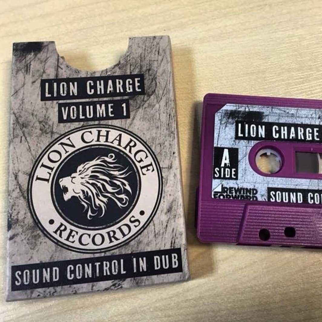 lioncharge's tweet photo. The trilogy of 'Lion Charge' cassettes

Volume 1: Sound Control
Volume 2: @egoless_music
Volume 3: Alter Echo &amp; E3
(@sparkeestarkx x @zamzamsounds)

Which ones do you have in your collection?
#cassette #cassettecollection #tapecollection #dub #roots #reggae #lionchargerecords https://t.co/OtHV8Udqm4