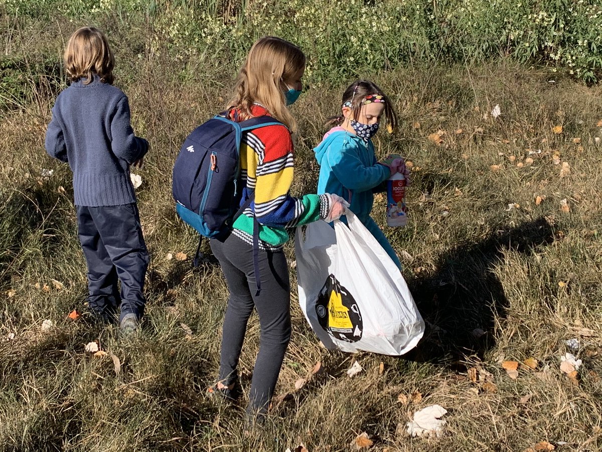LaiaPelachSaget's tweet photo. Avui ens hem sumat a la #NetejaPopular de les Deveses, Hortes i Ribes del Ter #Salt #Girona. L’impacte de negocis que generen grans quantitats de residus i l’incivisme de molts. https://t.co/BYXSdKgWAh