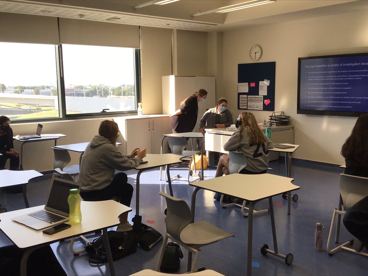 HighSchoolDAA's tweet photo. Grade 11 discovering the IB DP Extended Essay Criteria. #FocusAndMethod #KnowlegdeAndUnderstanding #CriticalThinking #Presentation #Engagement @IB_DP @HighSchoolDAA #DAAHSHighQualityLearning https://t.co/BLMlGr7FKR