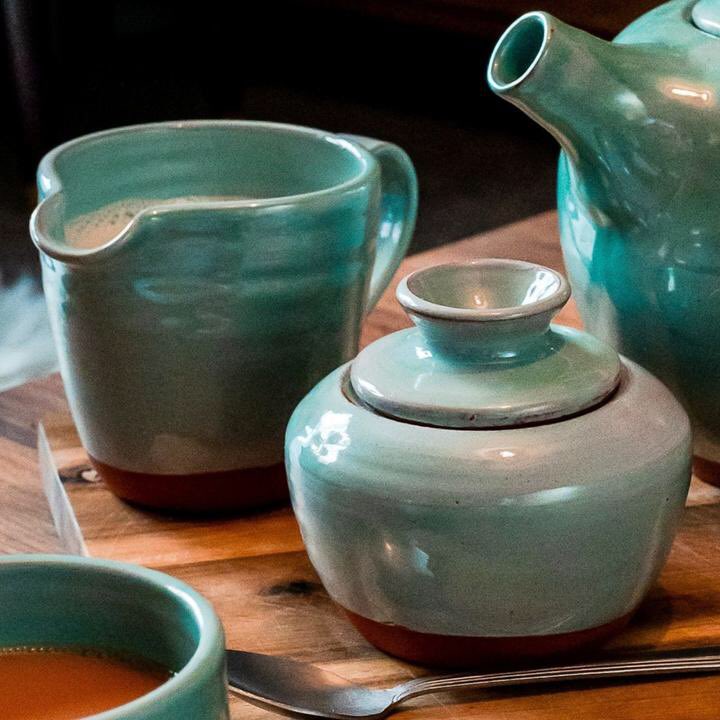 Helen is a lovely Northern Irish potter who makes handsome delph that can be purchased on her website. Her teapot is my favourite creation & pours perfectly! With the Irish love of tea it’s important that your favourite beverage is served up impressively:  http://helenfaulknerceramics.com 