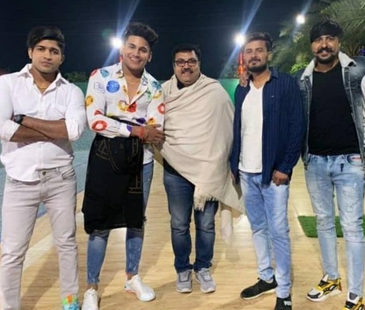 sanjeevvedwan's tweet photo. Coming Soon. Big Project with Fantastic Four..#kuldeepkaushik1 #rangtaalrecords #dhruvsinghal #chaudharyvikashvaidwan #tharabhaijoginder https://t.co/TqHzfn4vuj