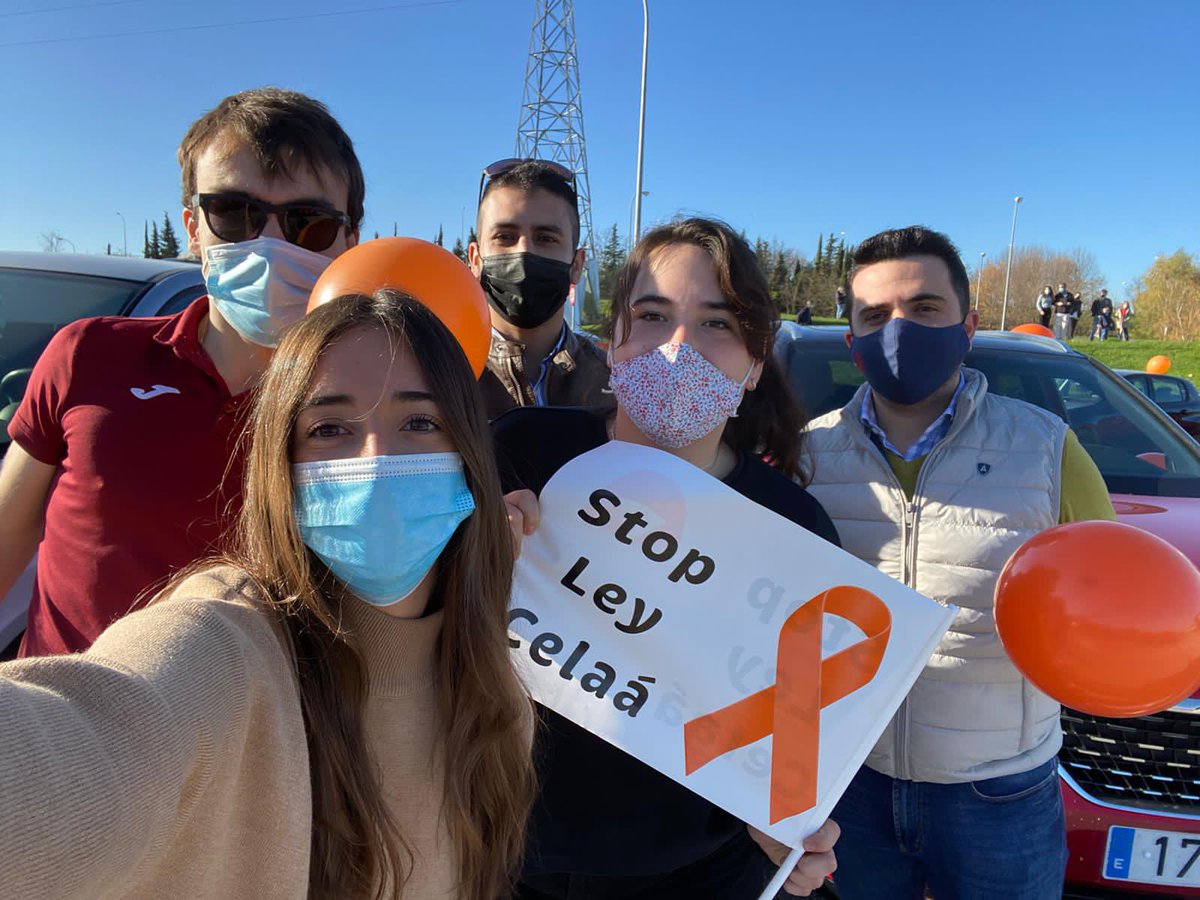 🧡Por la defensa del principio fundamental de la libertad de eleccion de las familias respecto al modelo educativo y centro para sus hijos. En la foto con mis compañeros de <a href="/juventudesnav/">Juventudes Navarras - JJNN</a> <a href="/upn_navarra/">UPN</a> siempre en la defensa de la libertad!!🧡 #StopLeyCelaá