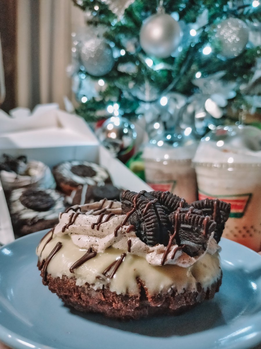 TheMarkMonta's tweet photo. What's Holiday w/o sweat treats from @krispykremeph? ๐ฉ
You can have me or these beautiful creations in your comfy way -> Dine-in, Take-out, Drive-thru, In-store & Curbsideยฎ Pick-up, or Delivery when you order through 888-79000 or https://t.co/xhx3zM8MUN
#EveryoneIsAnOriginal https://t.co/vMfQIazOCE