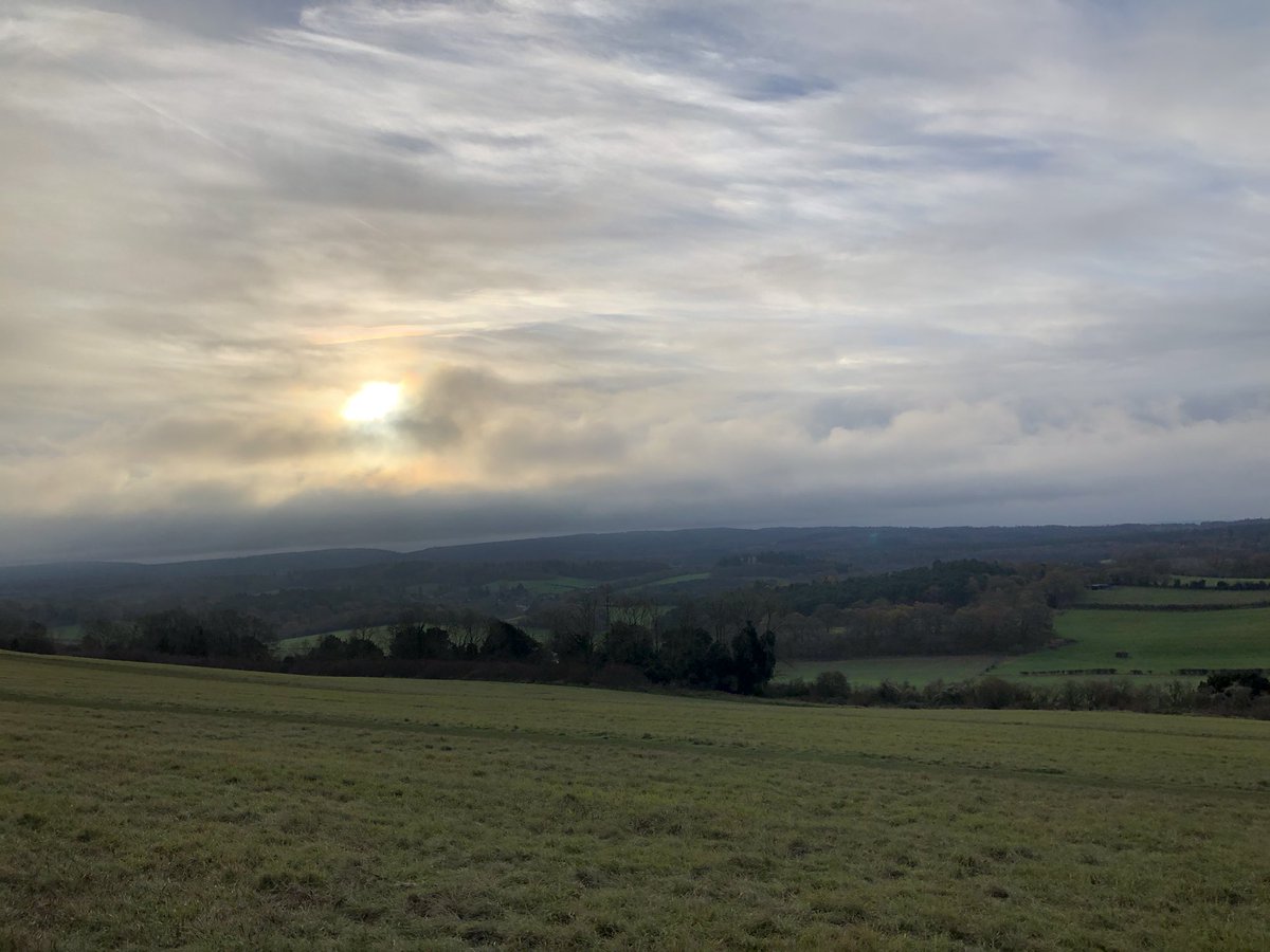 cm_charu's tweet photo. Morning walk across the beautiful #surreydowns ..Head clearing tranquility #sundayvibes .Now for the  🥓 sarnie &amp; masala chai #newlandscorner https://t.co/7vXo8hQpD2