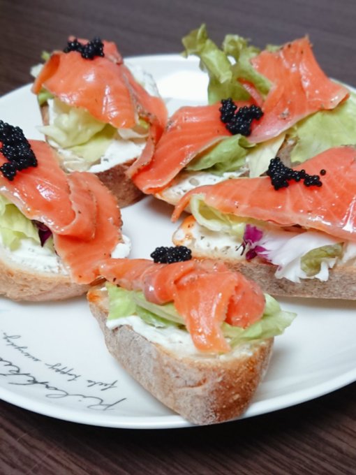 仕事から帰宅した後、郵便局までBOOTH発送してきたら、家族が夕飯作っててくれてた✨ 