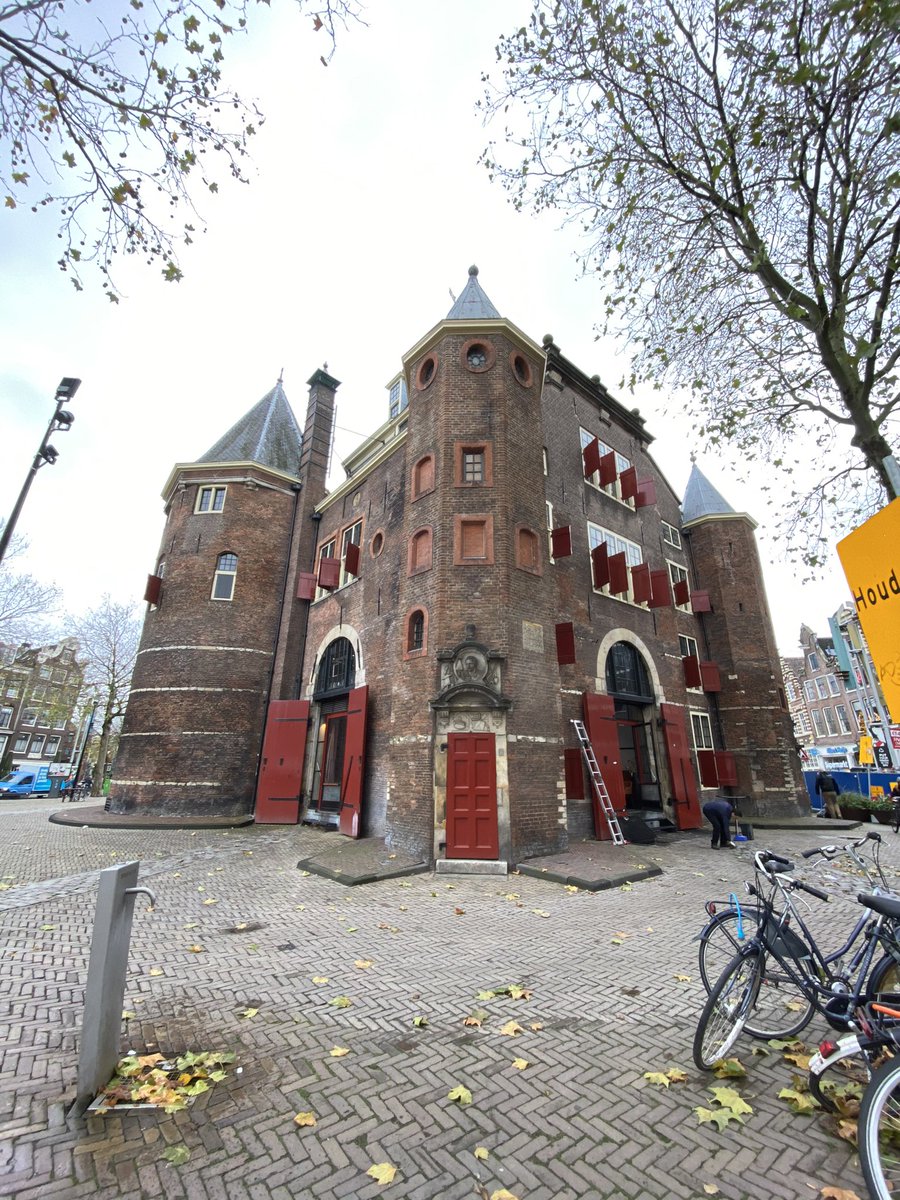 DanielOudman's tweet photo. Wat een fraai #plafond, in de metselaarsgilde De Waag te #Amsterdam #handgemaakt door vermoedelijk Hendrik #Husly of Hans? In 1753 Samen in samenwerking en opdracht met @stuczardoni #concervering #consolideren @WSchoonenberg wat een fraai gebouw ook! #restauratie https://t.co/OGoXYJHGFt