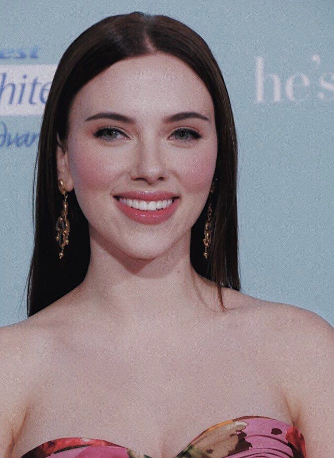 Красивое лицо девушки. Кожа лица. Красивая чистая кожа лица. Красивое лицо девушки косметология. Женское лицо.