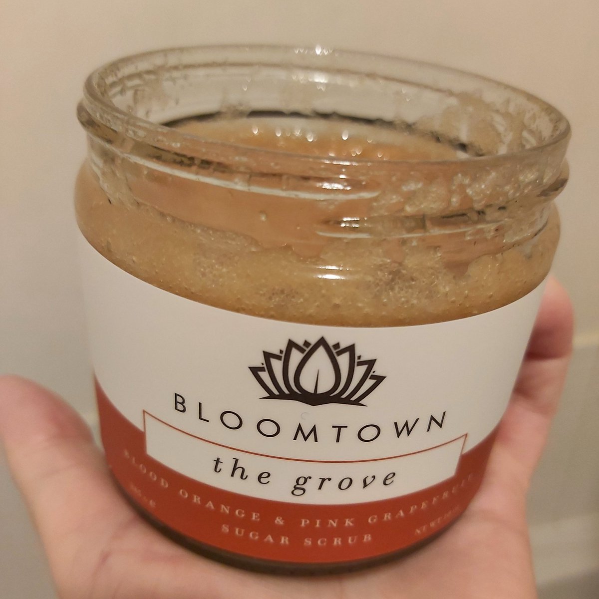 I wish I could explain how amazing this smells! What a lovely treat for a #sundaymorning thank you @bloomtownuk #scrub #exfoliate #citrus #orange #grapefruit #tiredteacher
