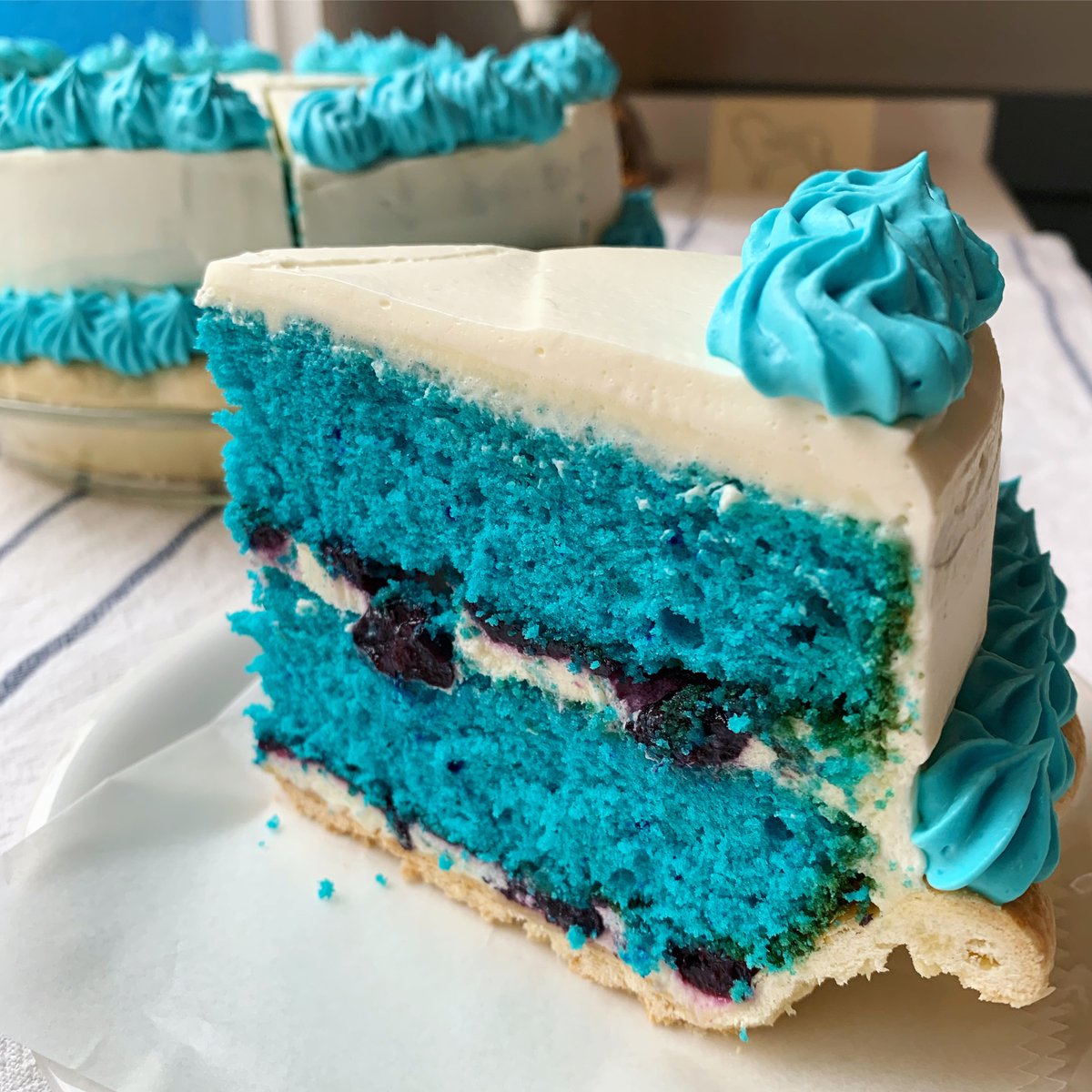 ブルーベルベットケーキ