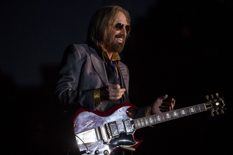 PettyLosAngeles's tweet photo. π·: Sarah Reingewirtz/@passtarnews
Tom Petty and the Heartbreakers performed at Arroyo Seco Weekend at the Rose Bowl in Pasadena, California on June 24, 2017
#tompetty #tompettyandtheheartbreakers #somewhereyoufeelfree #arroyoseco #arroyosecoweekend #pasadena #rosebowl #rock https://t.co/sAiiNzXz2h