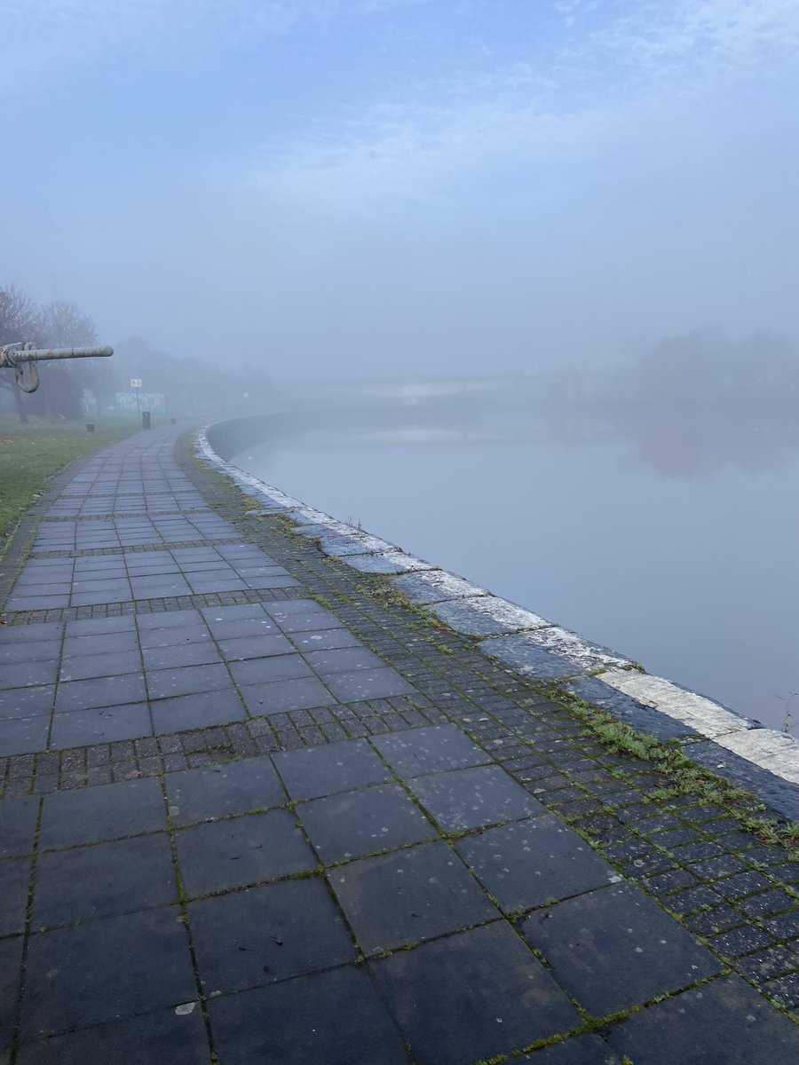 thespoonhead's tweet photo. Beautifully foggy Bristol, the sun was out there if you got high enough! https://t.co/4luj53wmUB