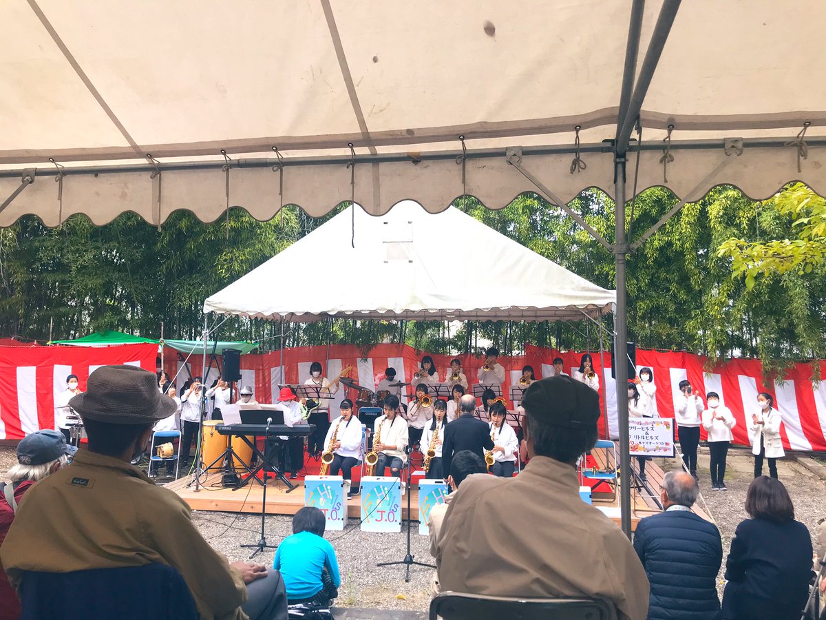 akn_fjt12's tweet photo. 今日は揚輝荘にジャズバンドの演奏を聴きに行ったよ〜🎷🎶
もはや追っかけのようになってる(笑)
小さい子や10代の若者が頑張ってる姿はキラキラしてるねぇ🙌
#ジャズ #ビッグバンド #ボサノバ
#オーケストラ #名古屋 #FHJO
@FHJO_LHJO https://t.co/hje50pTbB5