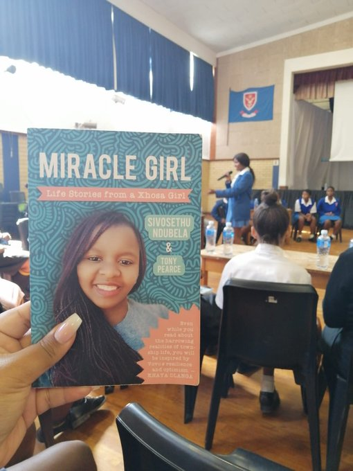 kagisodoc's tweet photo. This is a 20-year-old girl Sivosethu Ndubela from Port Elizabeth. She is the author of the book "Miracle Girl" She was orphaned at 13 years old. Sivosethu had a life-threatening heart condition and underwent two open-heart surgeries. Despite all the odds stacked against her, https://t.co/CGXJOws1Je