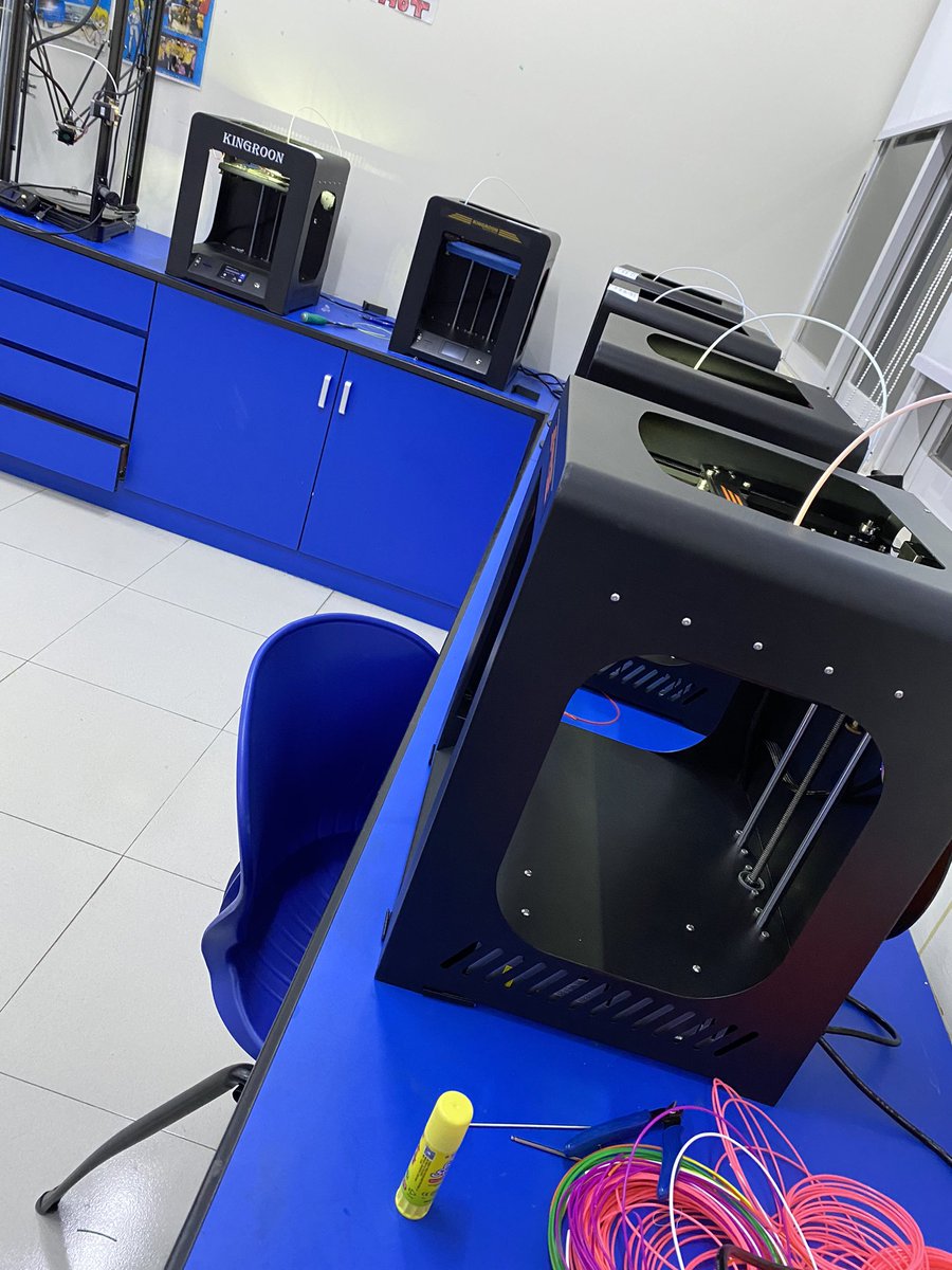 3D printers working hard overnight to print kids’ prototypes!
#3D #3Dprinting #prototype #design #DesignThinking