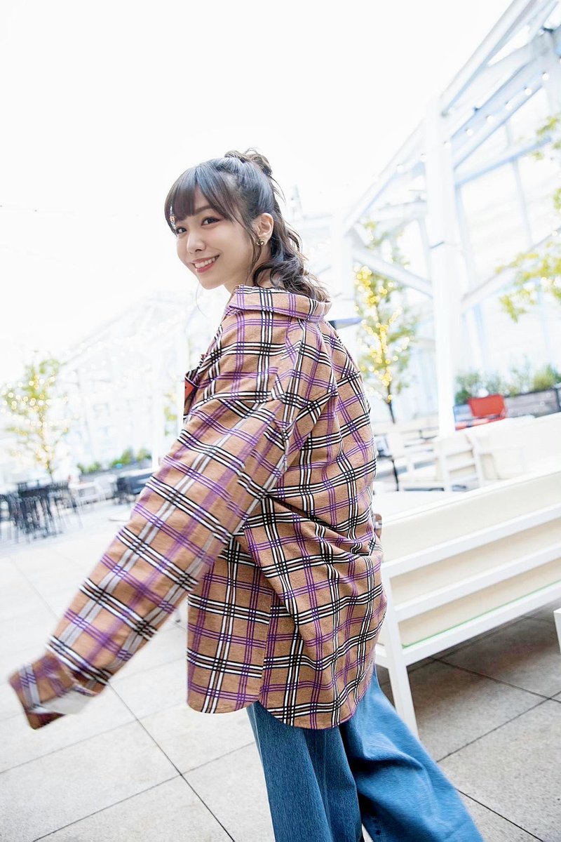 チェックシャツは秋冬のマストアイテムですが、年中着れる生地感にして