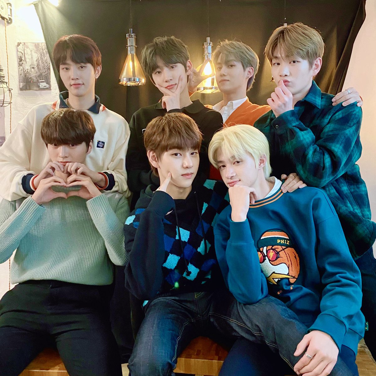 DRIPPIN's tweet photo. [📸] 20.11.22 Video Call Event💚

하하호호 웃음소리가 끊어질 틈 없이
즐거운 대화가 가득했던 우리의 영통📱🧡
오늘도 팬 분들을 만나서 행복했어요💖

#DRIPPIN #드리핀
#Boyager #Nostalgia https://t.co/LGkVZjfqYf