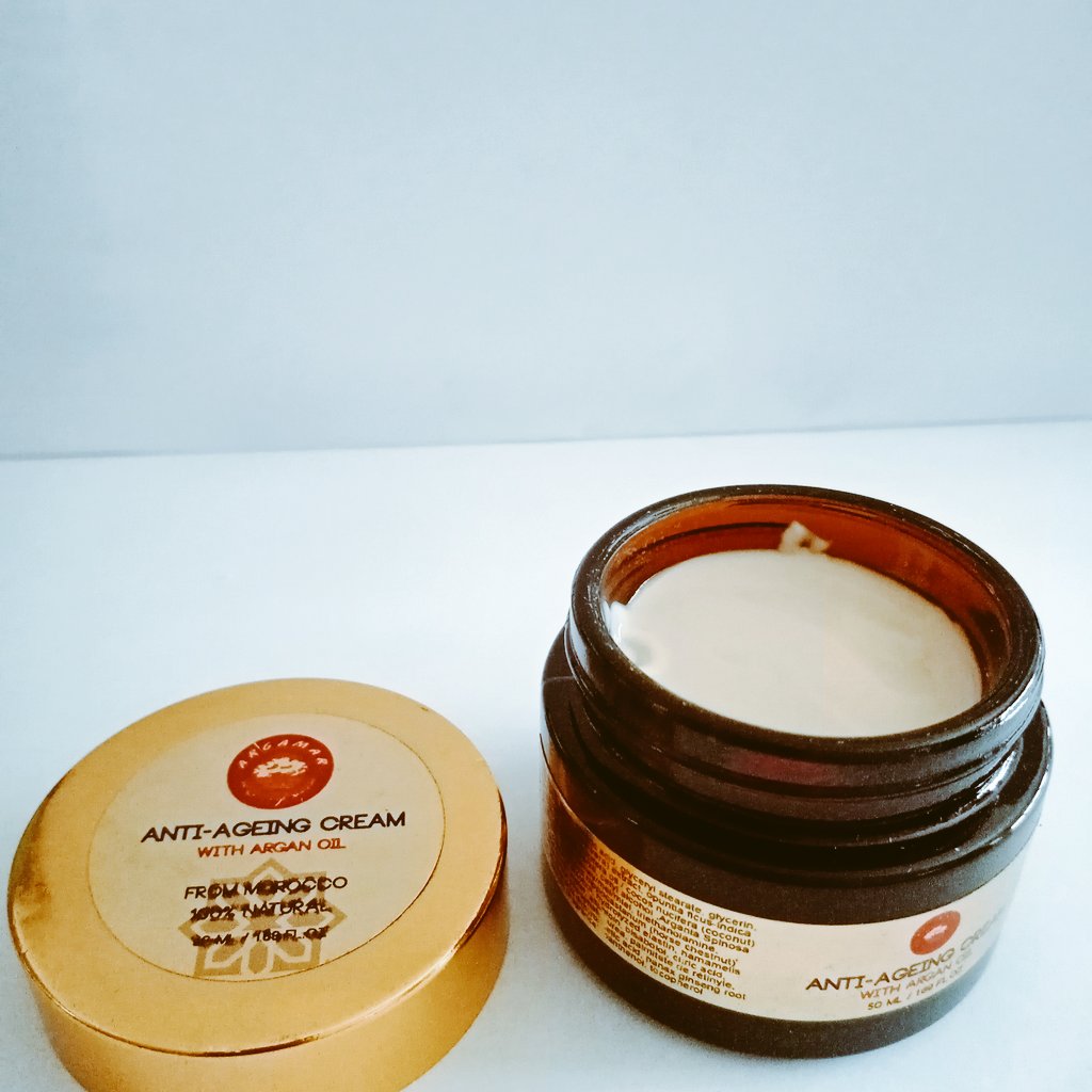 Argamar3's tweet image. Our branded  organic Anti aging #cream  high quality proven for total skin rejevunation  take a look at our bio link to know more about our products