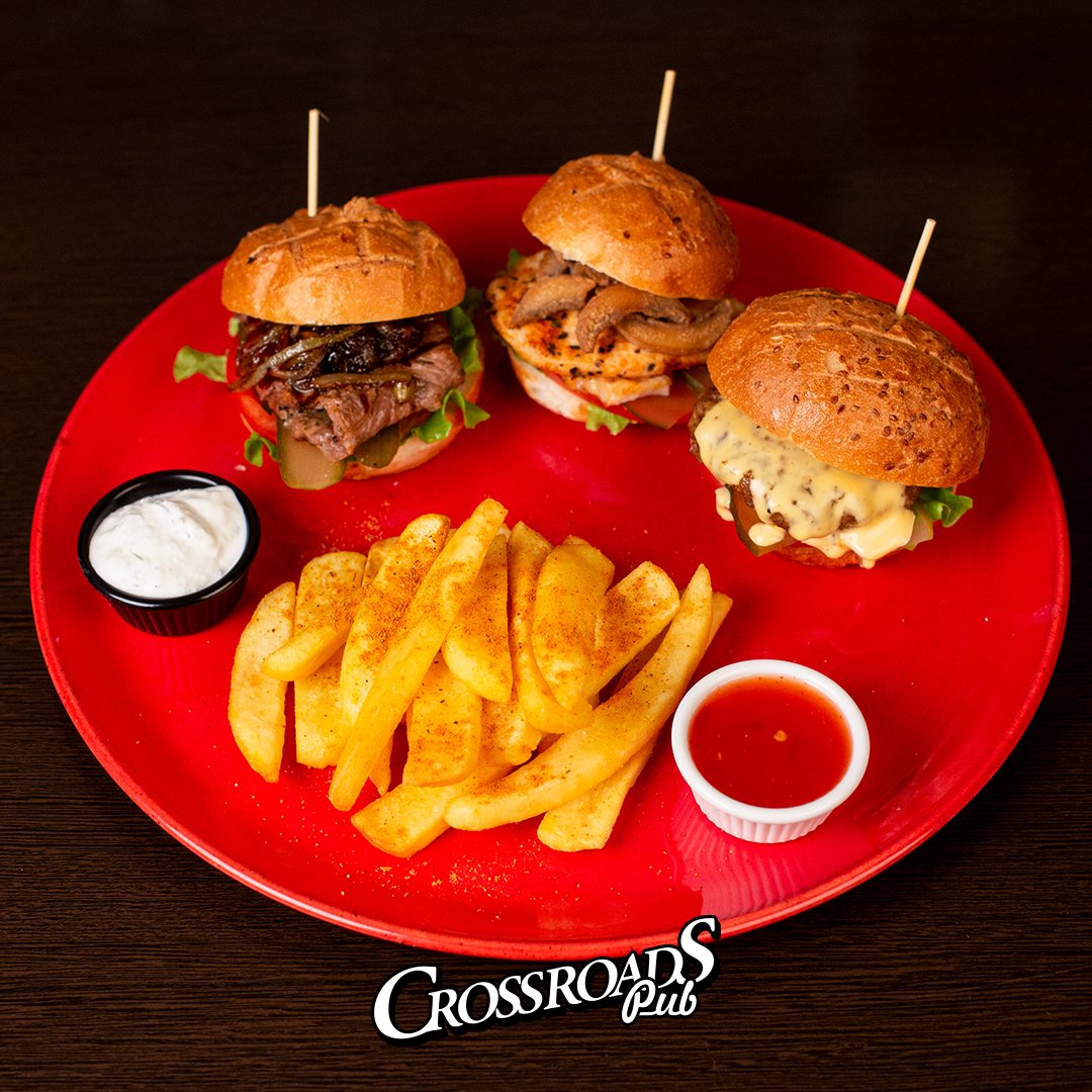 pub_crossroads's tweet photo. Durmak yok pakete devam !!! Crossroads yeni lezzetleri ve imza yemekleri ile kapınıza kadar geliyor. Kim bilir siz de uslu bir müdavim olursanız siparişiniz sonrası Damlayı görebilirsiniz. https://t.co/AJYirfZlG1
