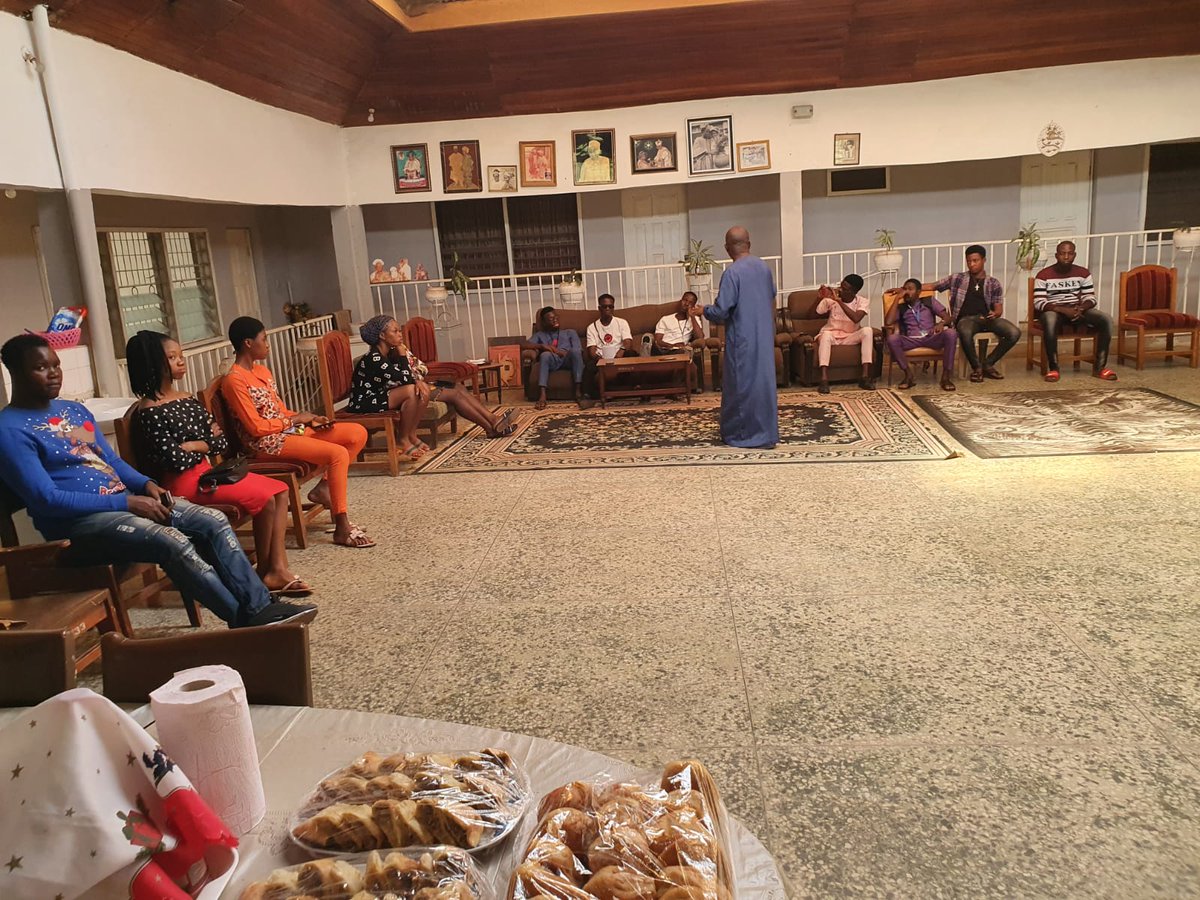 flyinghighC's tweet photo. I hosted the Federation of Oye Students Union (FOSU) in my house yesterday  to discuss key issues that are germane to personal, career and nation building. To drive effective leadership &amp; good governance in Nigeria we must start engaging  youth across the country. https://t.co/03MNz3m8W3