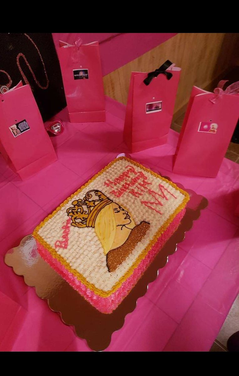 TattedBarbie82's tweet photo. #pinkfriday https://t.co/MMvUBXrnH2