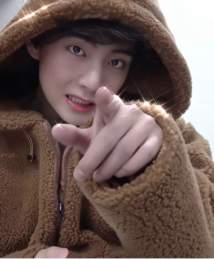 Miryam27094352's tweet photo. SELCA DAY๐๐ฎ๐น #BTS_BE #btsitalianarmy #Bts #italianarmy #Selcaday #Taehyung #Tae #LifeGoesOnWithBTS #Italianarmy #btsselca #BTSWORLD @BTS_twt https://t.co/QnlazIeaiT