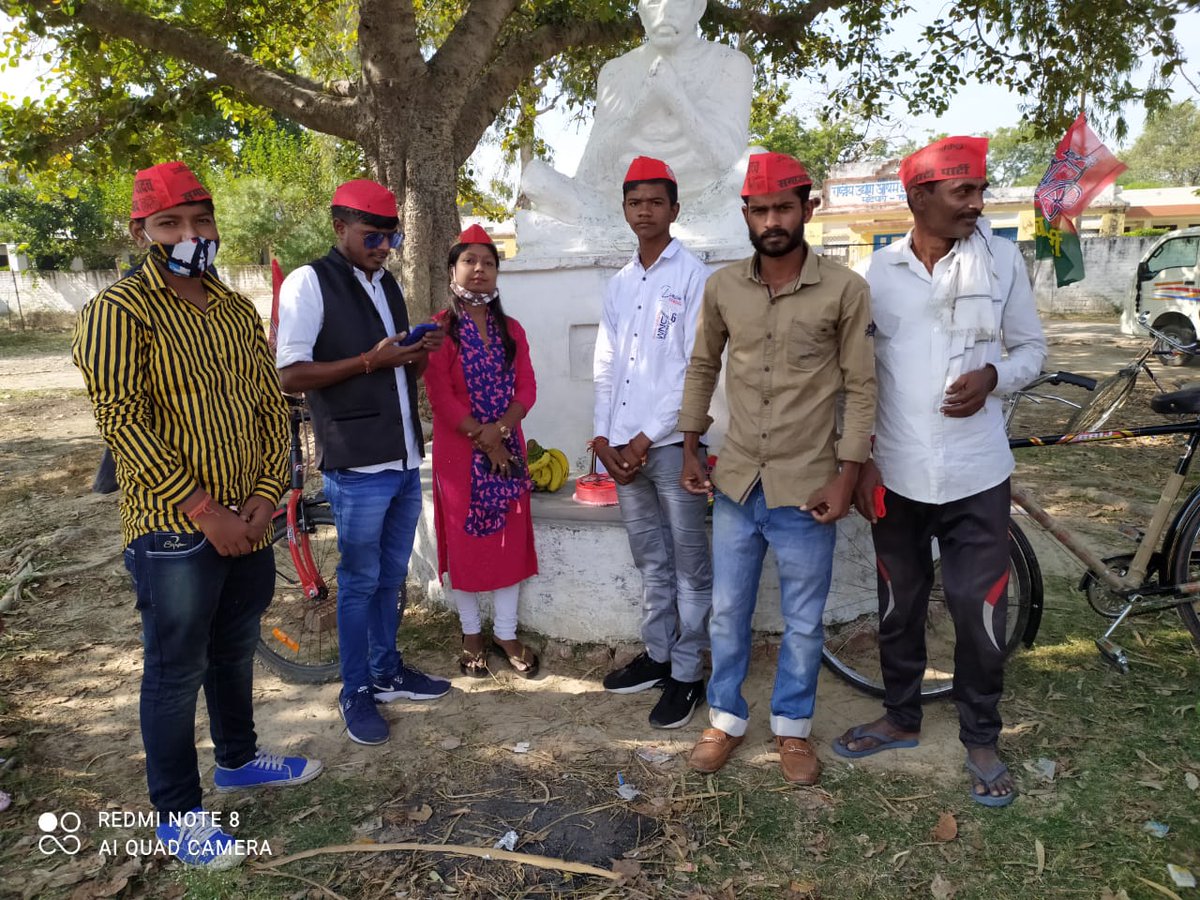 DrManjuKashyap1's tweet photo. माननीय नेता जी धरतीपुत्र आदरणीय श्री #मुलायम_सिंह_यादव #जी के 82 वे जन्मदिन पर #बक्शी का तालाब #169 विधानसभा के  कार्यकर्ताओं ने केक काटकर नेता जी का #जन्मदिन मनाया ईश्वर नेता जी को लंबी उम्र प्रदान करें
🇧🇾🇧🇾🇧🇾🇧🇾🇧🇾🇧🇾🇧🇾 https://t.co/Zju2q0UcTY