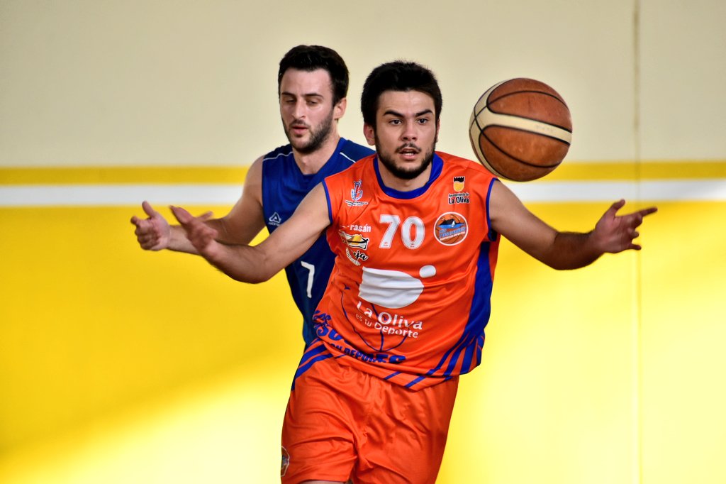 FCBaloncesto's tweet photo. 🏆 #PrimeraDivisión⛹🏻
🤝 @MutuaTfe_es
🇮🇨 #WeAreBack
🏀 @EvecanSport
🆚 #Toscones
📸 @fcbaloncesto
#BaloncestoEnPositivo #Canarias100x100 #Canarias #Baloncesto #Basketball #Basket #Deporte #Sport #Photography #SportPhotography https://t.co/rxMiI4FFca