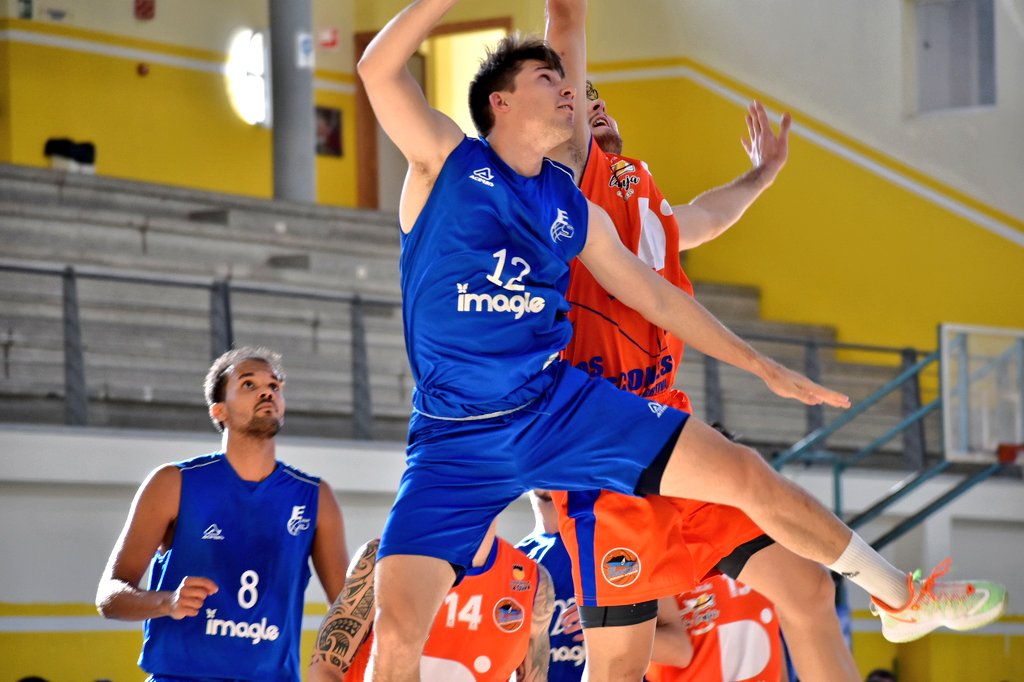 FCBaloncesto's tweet photo. 🏆 #PrimeraDivisión⛹🏻
🤝 @MutuaTfe_es
🇮🇨 #WeAreBack
🏀 @EvecanSport
🆚 #Toscones
📸 @fcbaloncesto
#BaloncestoEnPositivo #Canarias100x100 #Canarias #Baloncesto #Basketball #Basket #Deporte #Sport #Photography #SportPhotography https://t.co/rxMiI4FFca