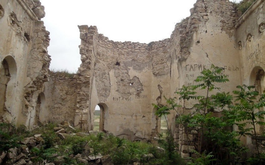 M_Ahmadzada's tweet photo. Coloro che sono preoccupati per il patrimonio cristiano nei territori liberati dell'🇦🇿, non dicono niente sulla distruzione da parte degli armeni del patrimonio storico, culturale e spirituale dell'🇦🇿 in quei territori per 30 anni. Questo è l'esempio più ovvio di #doppiostandard. https://t.co/a3RyVYqtUM