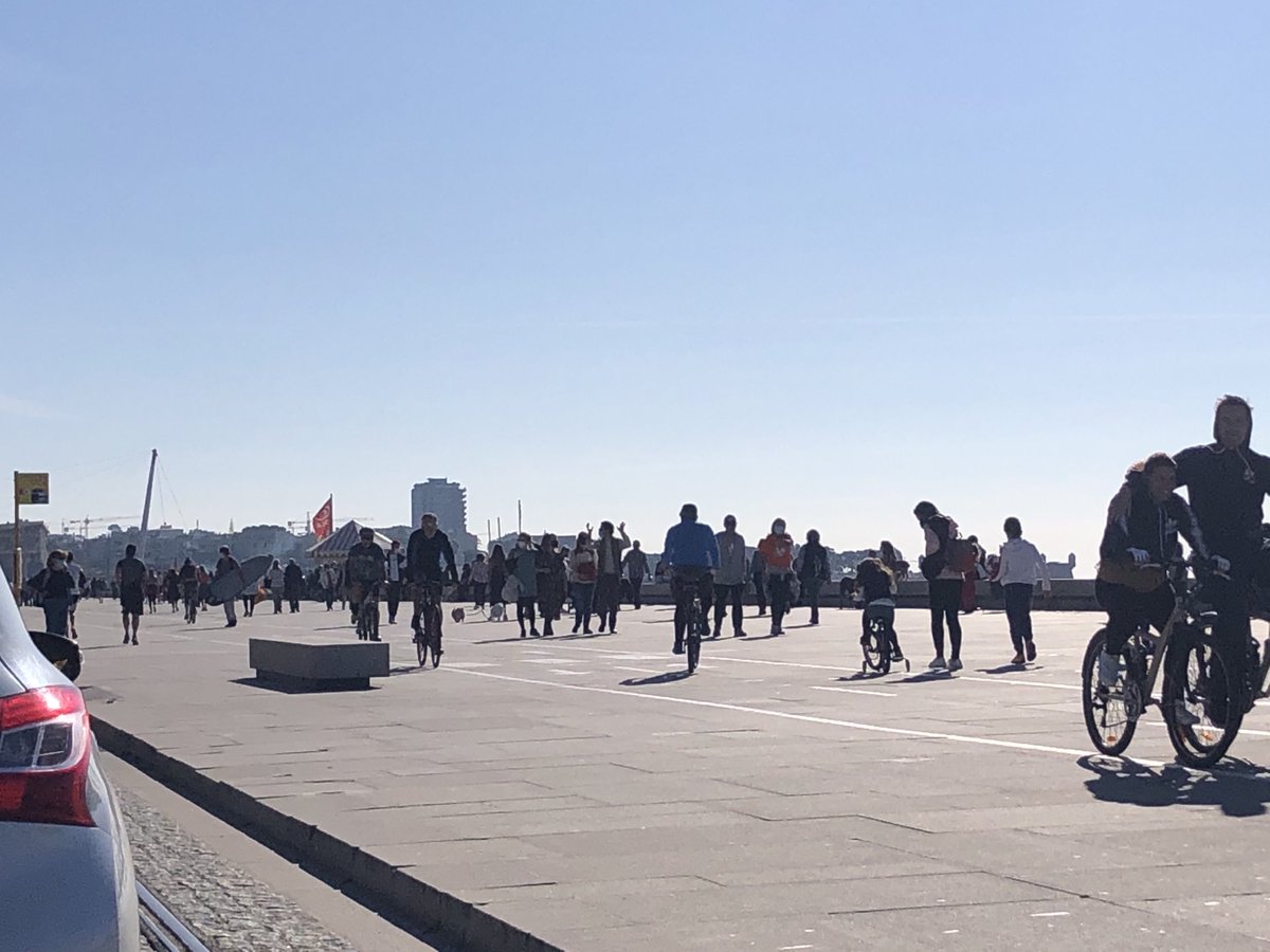 ElCerto's tweet photo. Bem pode #Matosinhos estar vermelho. Toda a gente vem para aqui!Era importante pararem com a deslocação entre concelhos. #COVIDIOTS #Redzone https://t.co/CqKifN5BKF