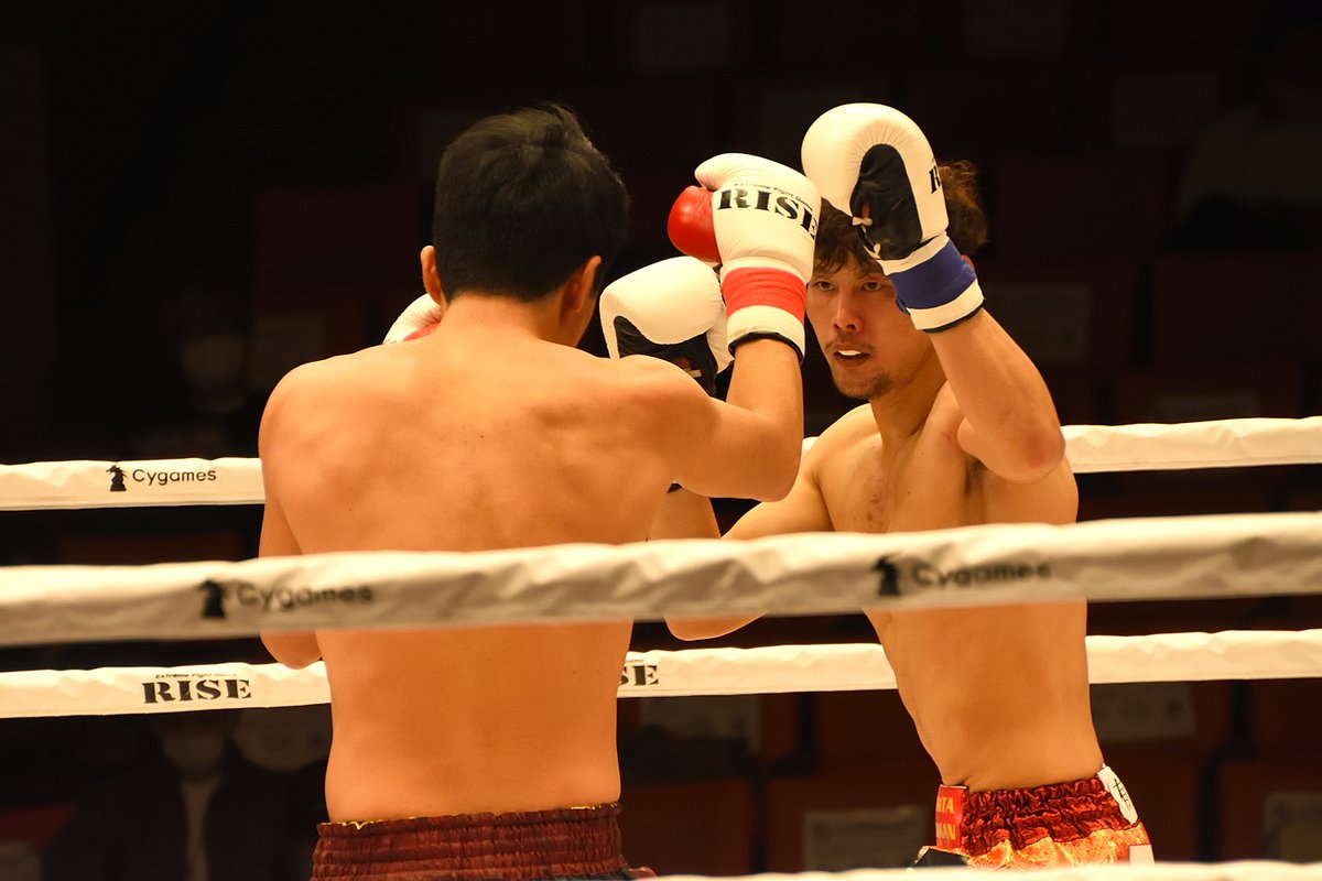 hiro_318's tweet photo. #RISE
#RISE143
#後楽園ホール
#廣野祐 vs #中島将志
ミドル級ならではの重い音は痺れる
#ラウンドガール :#清瀬汐希 さん https://t.co/yAQnUU5YGT