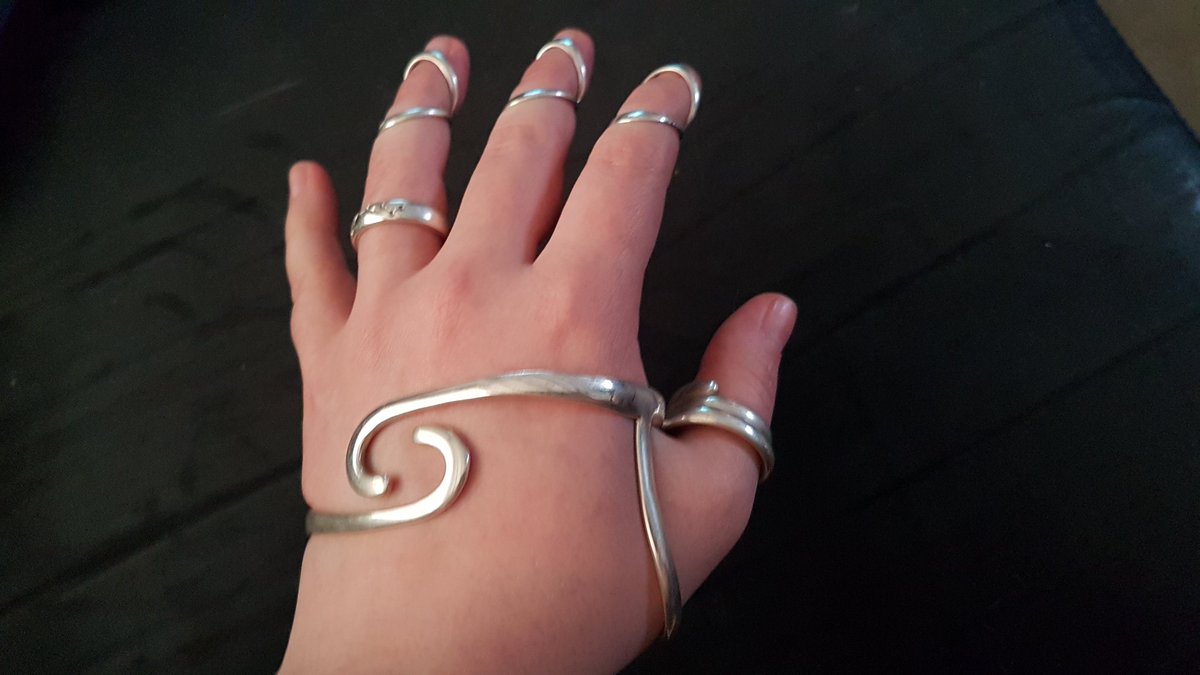 lucanaii's tweet photo. Good thing I'm good at these kinds of puzzles
Btw this is not jewelry although it does look amazing, it's ring splints/finger braces preventing certain joints from overextending and dislocating
#eds #ringsplints #fingerbraces https://t.co/fCb9yRRlHy