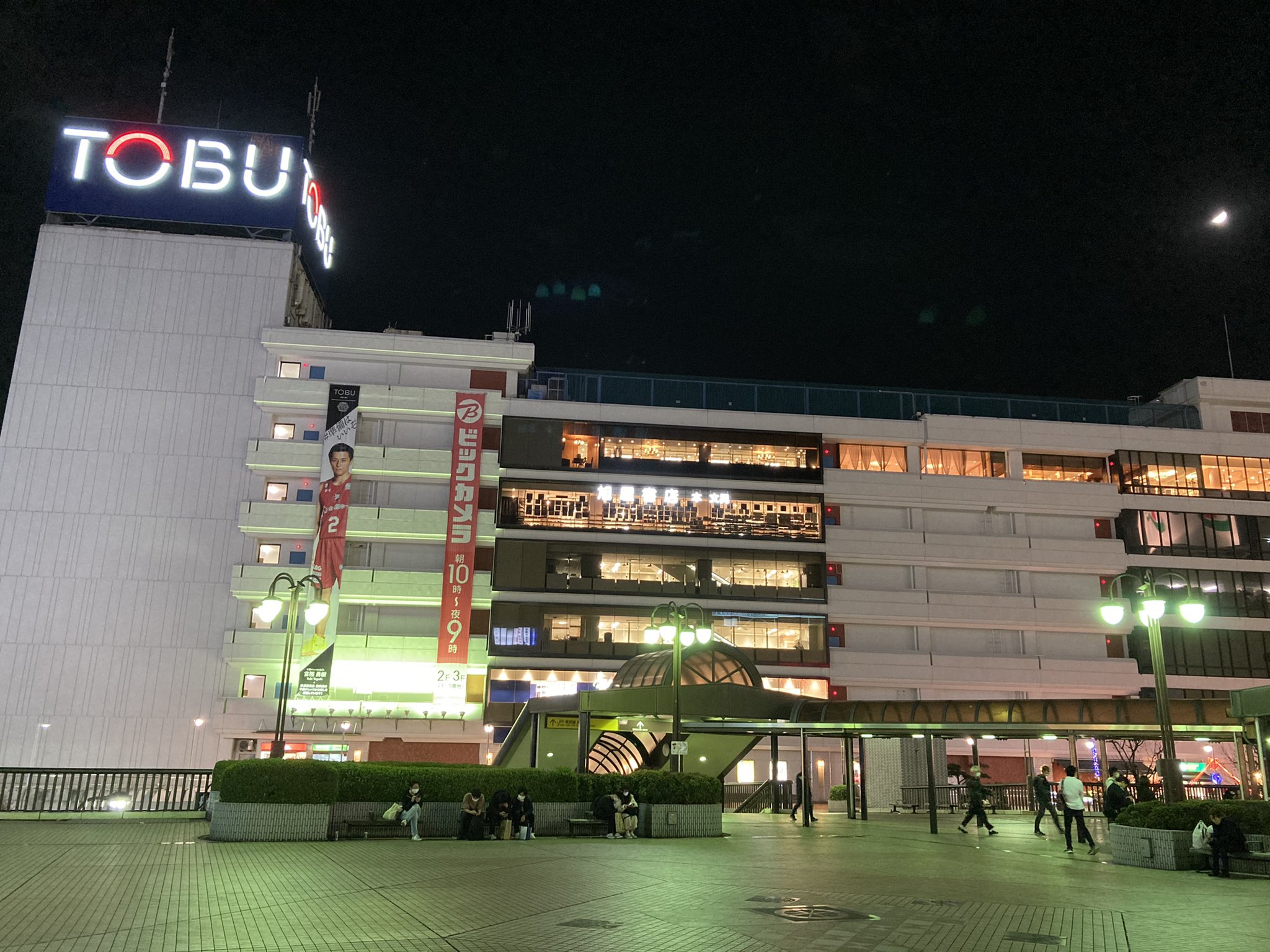 風太 船橋東武の旭屋書店 は小学生の頃からずーっと5階にあったのでリニューアルして6階にあるのはなかなか新鮮 かつてのリブロ 三省堂は西武 百貨店の閉店とともになくなった そして地元の本屋と言えばなんと言っても半世紀以上の歴史を誇るときわ書房