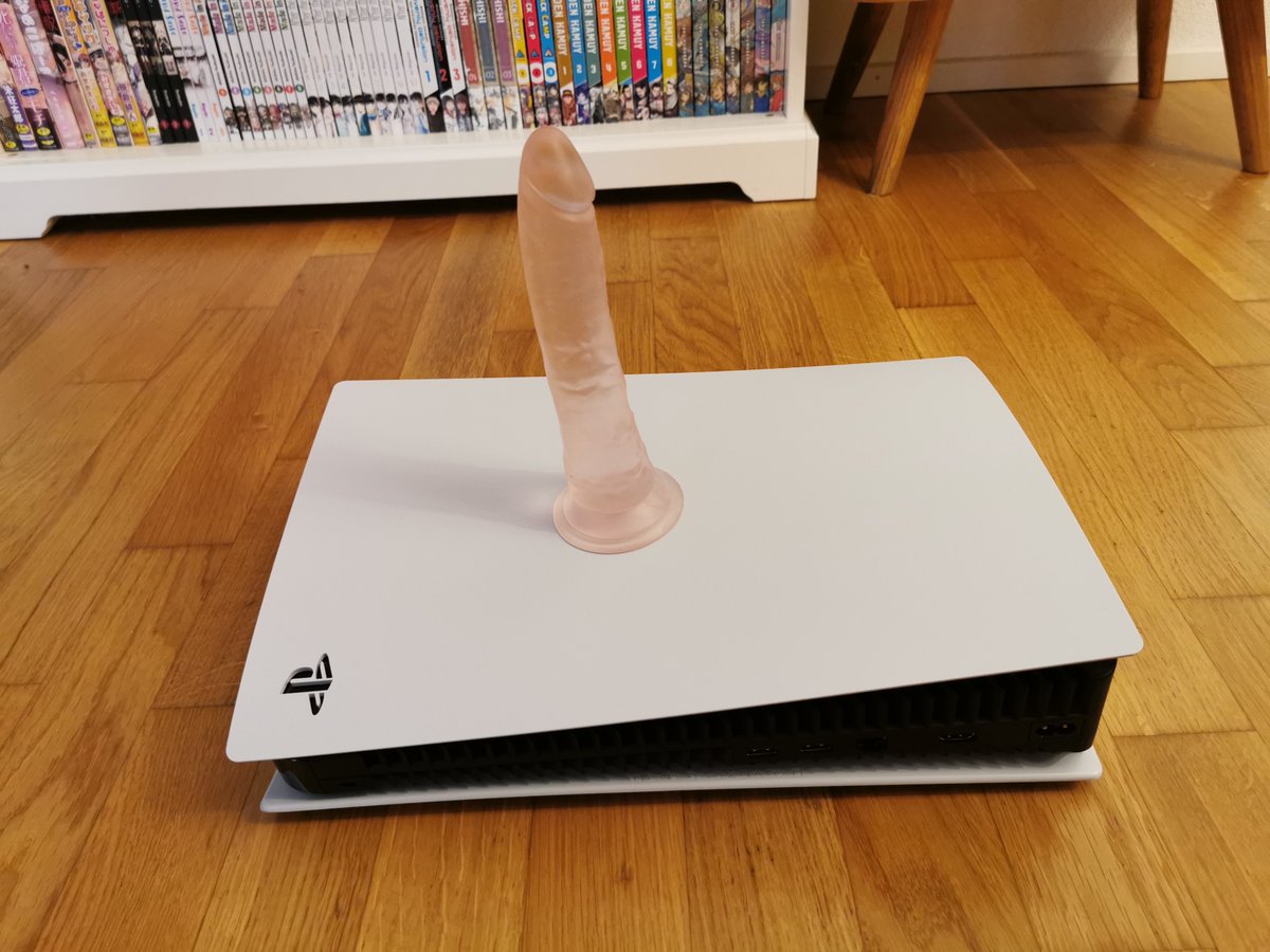 MeidocafeR's tweet photo. ソニー・ゲイステーション５を買ってみたんだけど、もう大満足！ゲイステさんの男らしいデカマラに奥深くまで掘られ��と、一瞬で絶頂するよ。もう病みつきだよ…。 https://t.co/TltO5gzglx