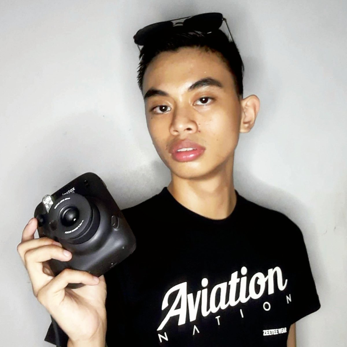 KimodenPhil's tweet photo. Under this instant lens, captures different shades of aspiration, called Aviation✈
-
-
Camera: instax mini-11
-
#instaxmini #instaxmini11 #fujifilm #fujifilmph #fujifilmphilippines #instaxphilippines #instaxph #manila #makati #philippines🇵🇭 #philippineairlines #aviation https://t.co/YtFma9v6qQ