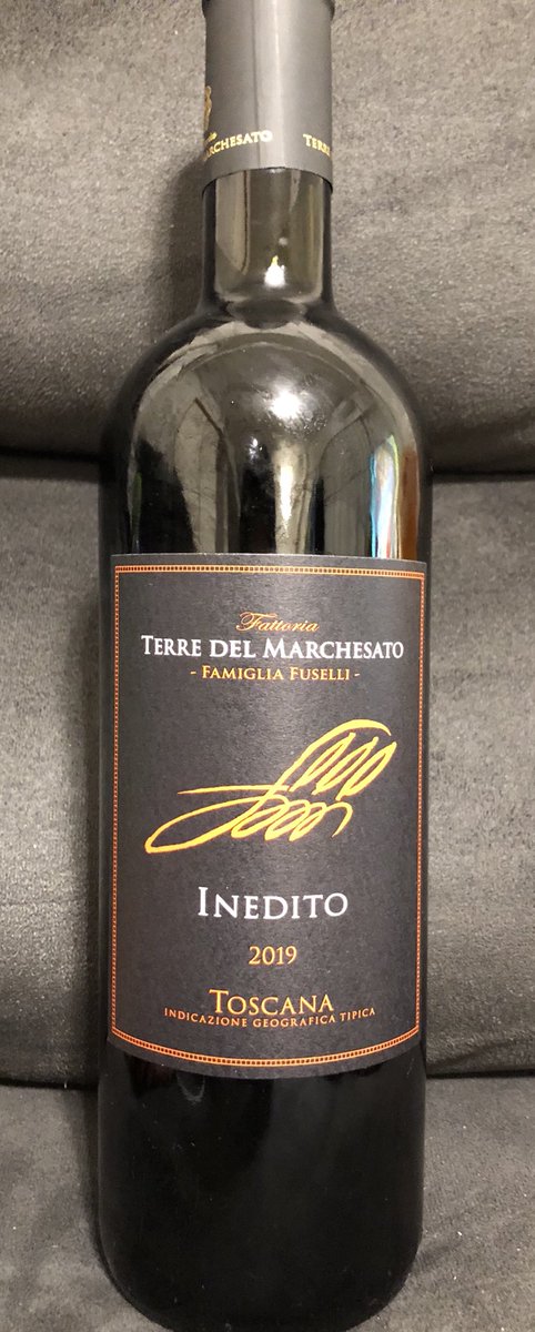 miyainside's tweet photo. 先週飲んだワイン🍷 
マルケサート イネディート 2019✨
イタリア、トスカーナ州のワイン
カベルネにしようと思ったけど、メルロ50%、シラー50%のこのワインも、渋みと果実味がかなりあり、しっかりしていて、牛肉とバッチリあったぞ
#ワイン https://t.co/qQB1LyVKtg