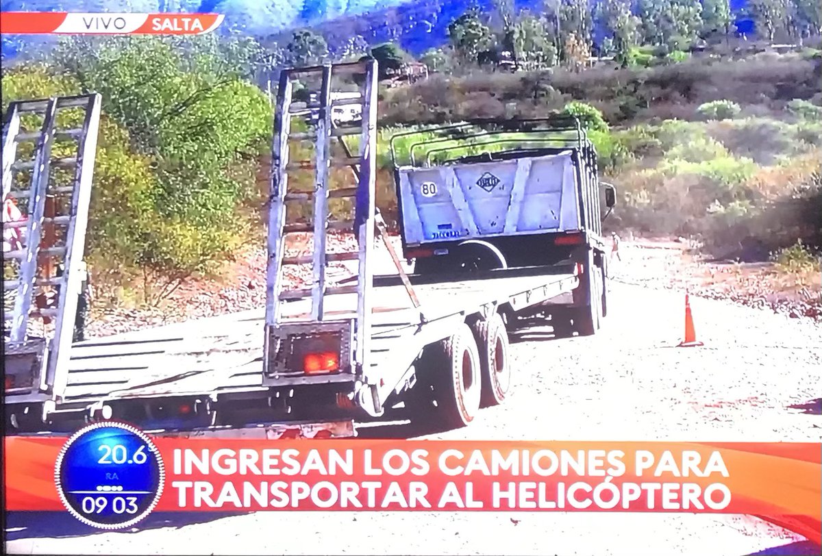 3 camiones del Ejército Argentino al servicio de un banquero muerto !!!
Estamos locos???
Tenía 1.800 millones de dólares y no puede la flia PAGAR EL TRASLADO DEL HELICÓPTERO????🤷🏼♀️
Nuestro Ejército al servicio de la mafia????? Porqué???? https://t.co/ALtZXJPKT6